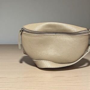 Italian Leather Belt Bag / Crossbody – Pebbled Beige – Made in Venice